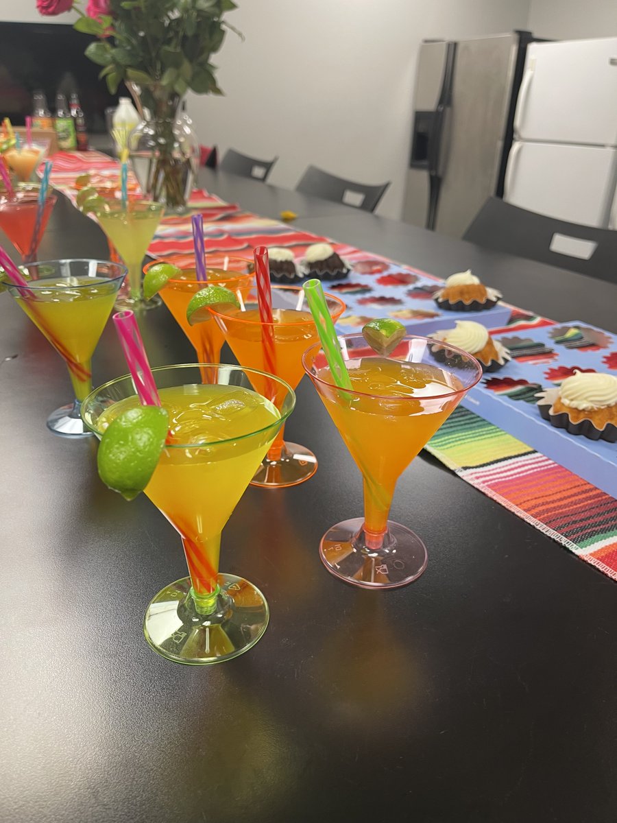 FocusOneNow's tweet photo. What says Happy Mother’s Day more than flowers?
Tacos. 🌮💐

Yesterday we celebrated moms early with tacos, margaritas, and good times at our Cinco de Mayo celebration. ❤️ #MothersDay #CincoDeMayo https://t.co/TWxXtSiJpa