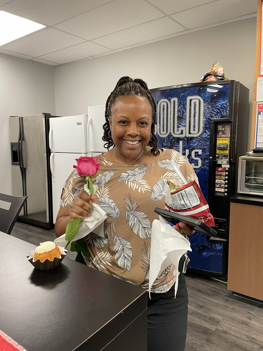 FocusOneNow's tweet photo. What says Happy Mother’s Day more than flowers?
Tacos. 🌮💐

Yesterday we celebrated moms early with tacos, margaritas, and good times at our Cinco de Mayo celebration. ❤️ #MothersDay #CincoDeMayo https://t.co/TWxXtSiJpa