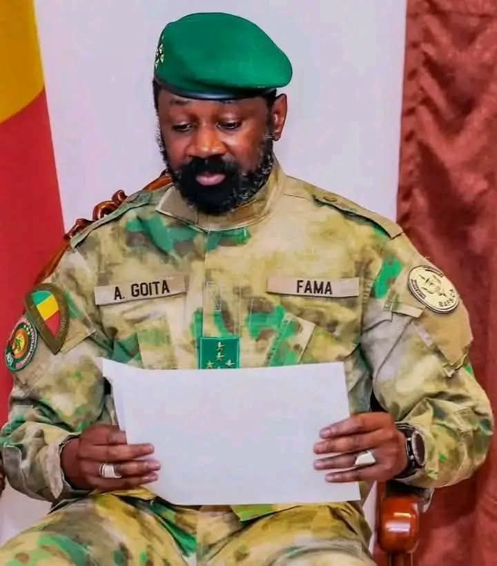 DelphineSankara's tweet photo. 🔴Mali🇲🇱/Le @GoitaAssimi :  <Je suis mortel, je ne suis pas parfait et j'en suis conscient. 
L'histoire me jugera un jour mais en attendant, je demande juste votre soutien.

Je n'ai pas choisi ce destin mais il s'est imposé à moi. Dieu sait ce qu'il fait. 
J'irai jusqu'au bout. https://t.co/oulvnpsiwY