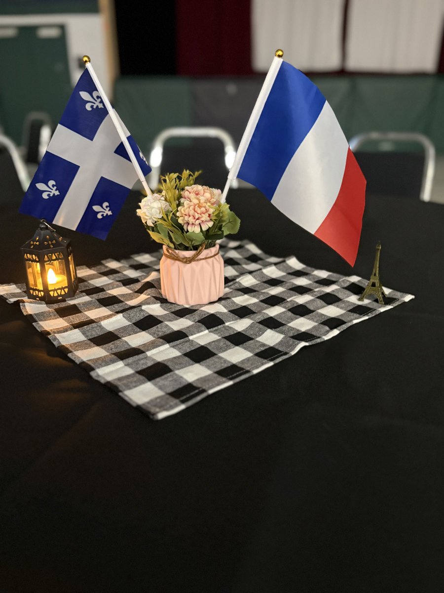 madame_sd's tweet photo. Bon Appetit @StMaryDPCDSB 🇫🇷🥖🇨🇦🥐 Thank you @DP_FSL for your generous grant to help make our French Cafe magnifique 💙🤍❤️ https://t.co/qJy8Z9DGWE