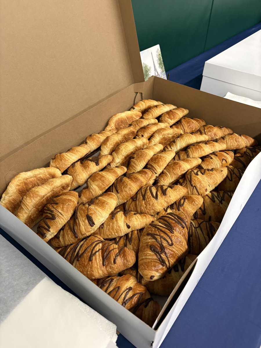 madame_sd's tweet photo. Bon Appetit @StMaryDPCDSB 🇫🇷🥖🇨🇦🥐 Thank you @DP_FSL for your generous grant to help make our French Cafe magnifique 💙🤍❤️ https://t.co/qJy8Z9DGWE