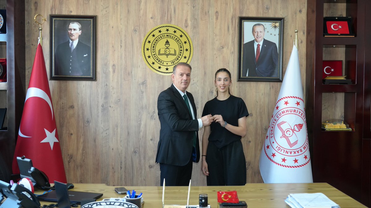 ŞAMPİYONLARIN ZİYARETİ! 🏅

Adıyaman Spor Lisesi öğrencilerimiz, Türkiye genelinde göğsümüzü kabartan derecelerle döndü!

🥊 Zeynep Gül Dağcı: Muaythai Gençler Türkiye Şampiyonu!
💪 Rahime Ballık: Bilek Güreşi Türkiye İkincisi!

Başarılı sporcularımız; Okul Müdürü Gökhan
