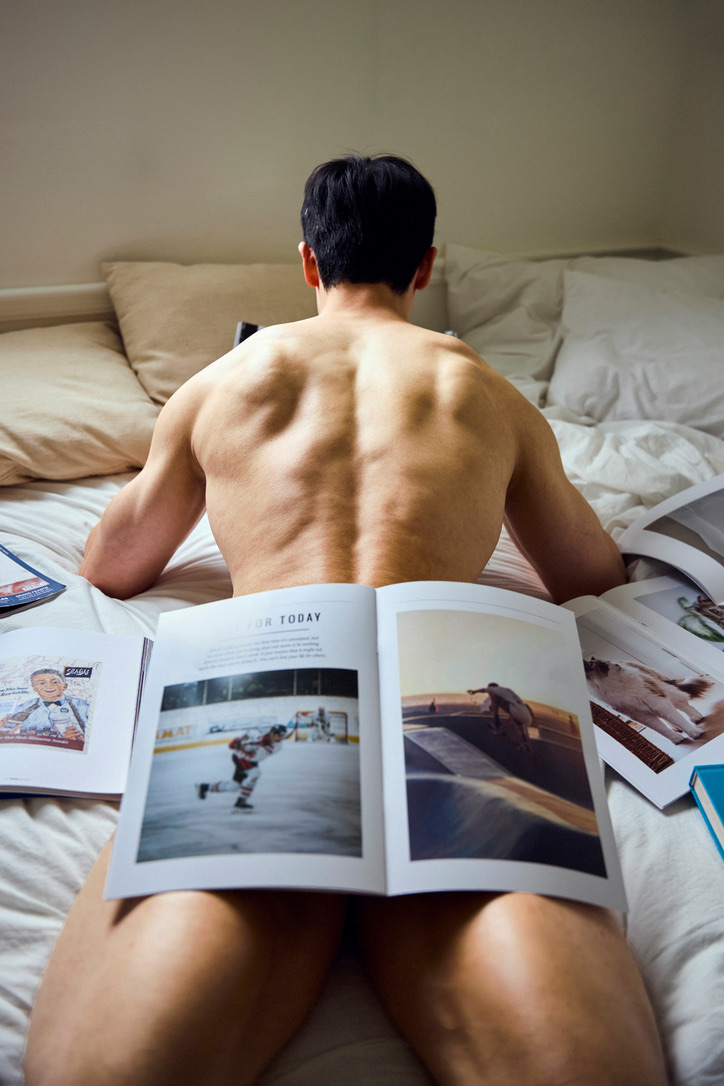 QingYu_Chris's tweet photo. Focusing on the V-taper and the depth of the posterior chain. In this session, we utilized high-contrast studio flash to carve out every fiber. The challenge wasn't just the physique, but maintaining the structural integrity of the pose while projecting an editorial atmosphere. https://t.co/5j7BykNayb
