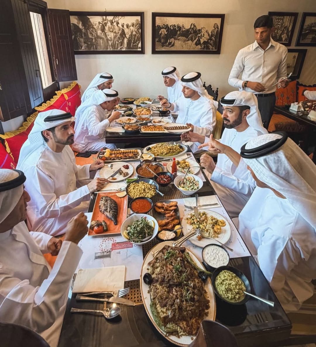 f3_heart's tweet photo. Lunch with friends 
#Dubai https://t.co/aWshsngXL8