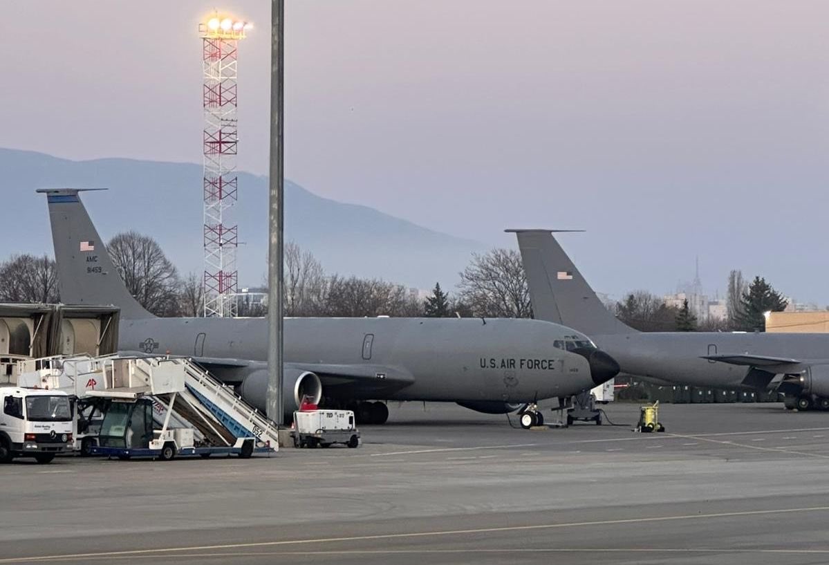 sofiaairport's tweet photo. Шест американски военни самолета продължават да са на Летище София ✈️

👉 https://t.co/UrlIpI5O1J https://t.co/43hCh1gyxz