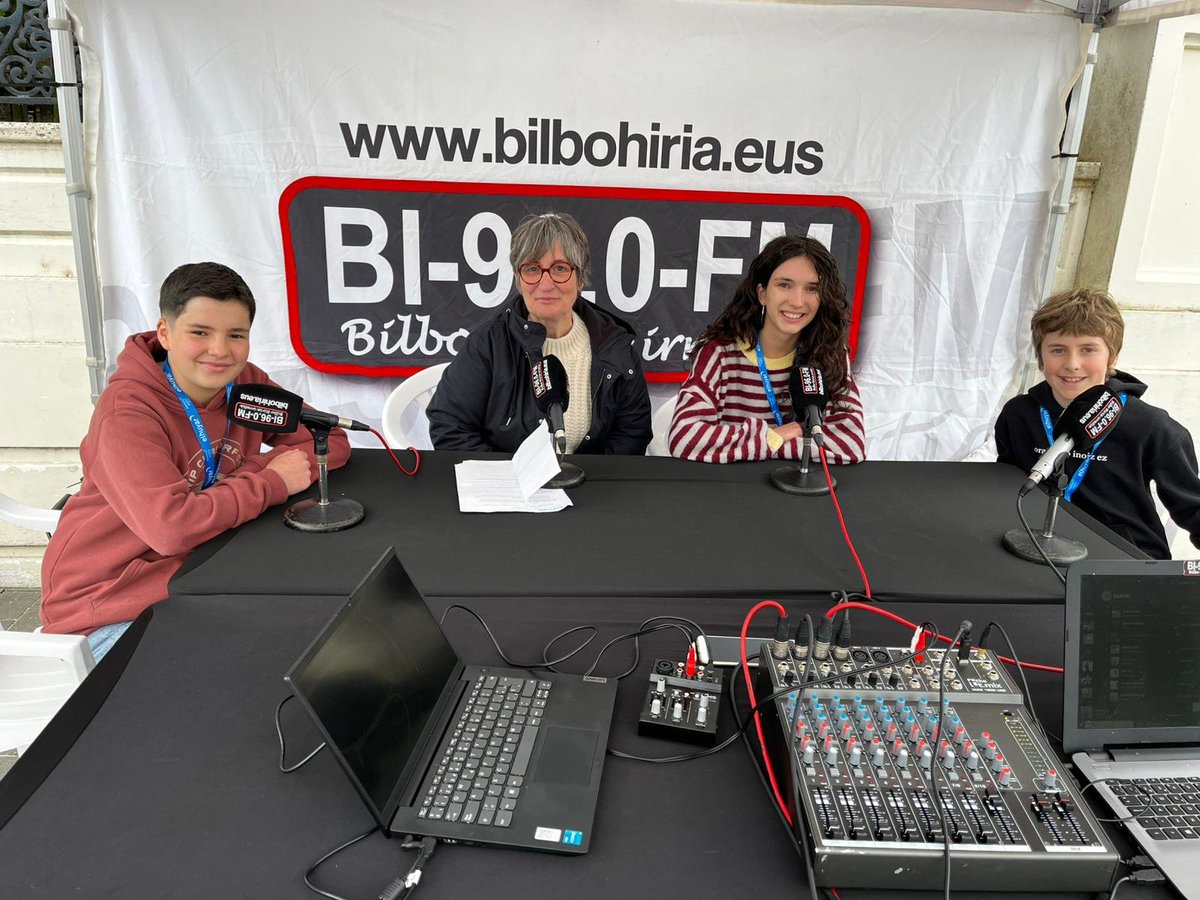 ZenbatGara's tweet photo. Gaur #ElhuyarZientziaAzoka n egon da @bilbohiria irratia, zuzenean, Bilboko Areatzatik, gazte euskaldunen zientzia proiektu interesgarrien berri ematen. 

BIHAR berriro, 11:00etatik 13:00etara. Entzun FM 96.0 edo online: https://t.co/Wbwy4msjqi
@ElhuyarZientzia @Elhuyar https://t.co/NAx1p4ygNp