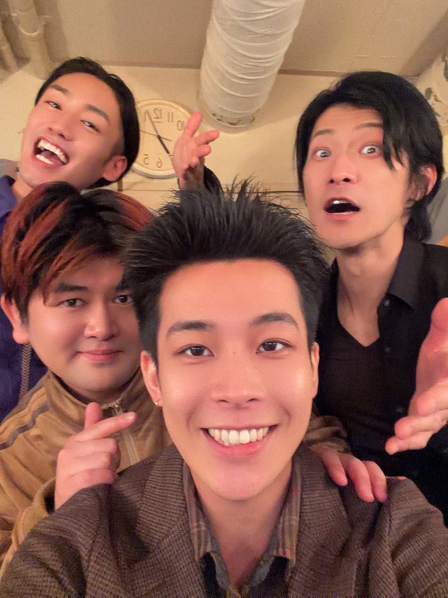 tsuyama_shusaku's tweet photo. #ななくみ 
二日目出演させていただきました！

2ステめっちゃ楽しかったっ！

明日はヘロQの先輩劇団員、
稲垣祐希絵さんがワンタイムゲストとして参加します‼️

絶対ハッピーな気持ちで帰れる作品ですので、明日以降もお楽しみに🤩

男子楽屋にて📸
沢山お話しさせていただきました🥰 https://t.co/MPAkK2YSLP