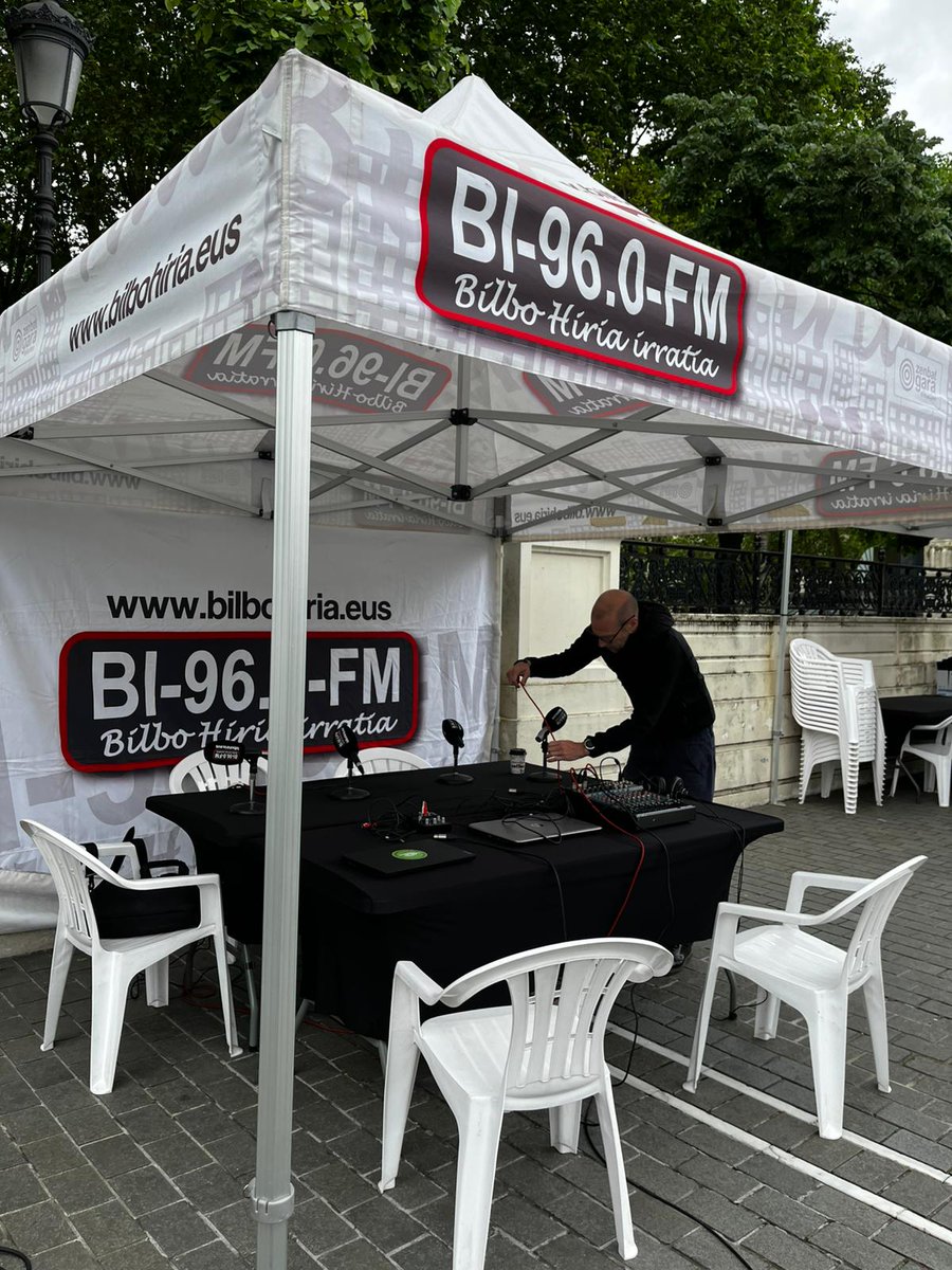 ZenbatGara's tweet photo. Gaur #ElhuyarZientziaAzoka n egon da @bilbohiria irratia, zuzenean, Bilboko Areatzatik, gazte euskaldunen zientzia proiektu interesgarrien berri ematen. 

BIHAR berriro, 11:00etatik 13:00etara. Entzun FM 96.0 edo online: https://t.co/Wbwy4msjqi
@ElhuyarZientzia @Elhuyar https://t.co/NAx1p4ygNp
