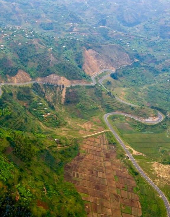 off_TourKarongi's tweet photo. Did you know sarongs sits on one of Africa's most beautiful lakes? 

227km of pure adventure 
The Congo Nile Trail is calling....

#CongoNileTrailer #ExploreRwanda #AdventureAwaits https://t.co/h31lGLKBof