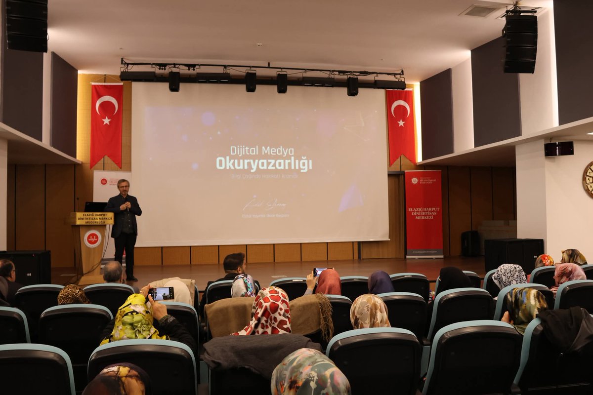 Merkezi konferanslar kapsamında Dini İhtisas Merkezimizde Dijital Yayınlar Daire Başkanı Adil Elzerey tarafından konferans verildi.Oldukça ilgiyle takip edilen sunumlarından ötürü hocamıza teşekkür ederiz.