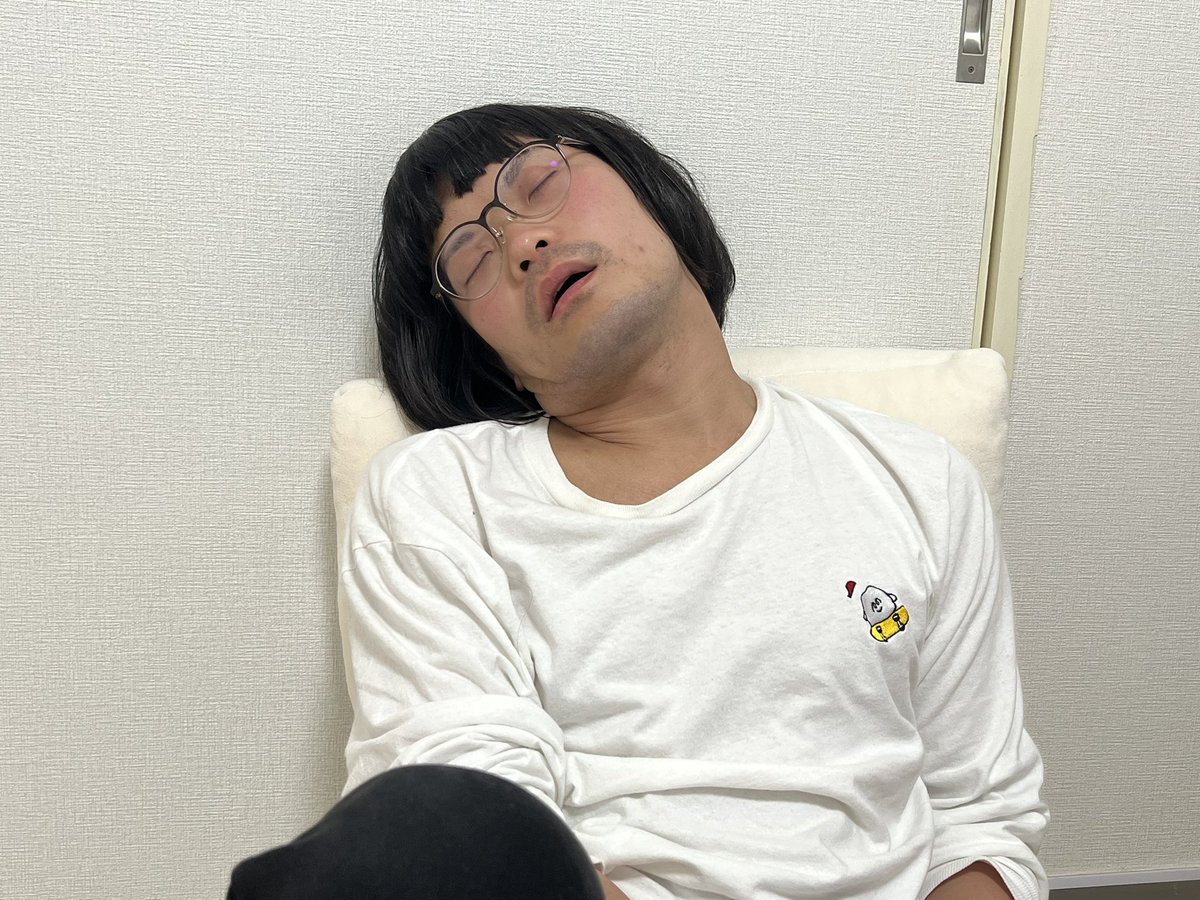超、眠い！！！ギャグ漫画の絵みたいだな。