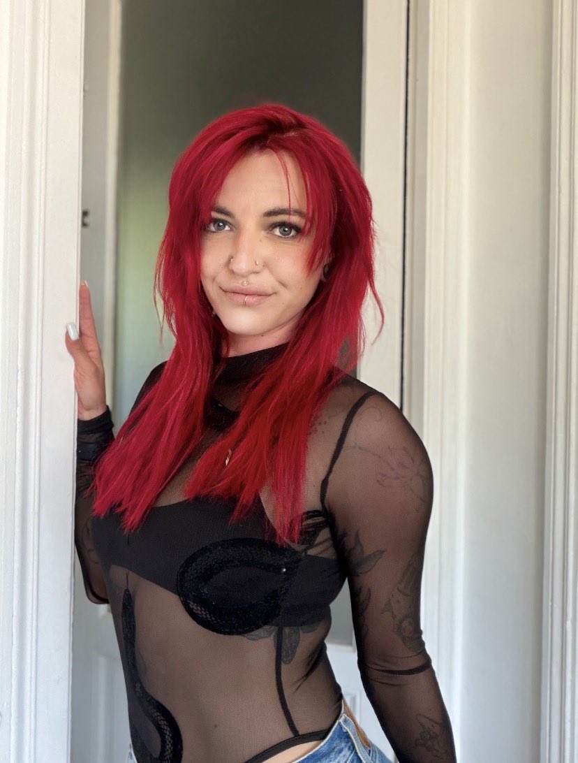 AdeleInked's tweet image. Am i actually pretty? 🥹