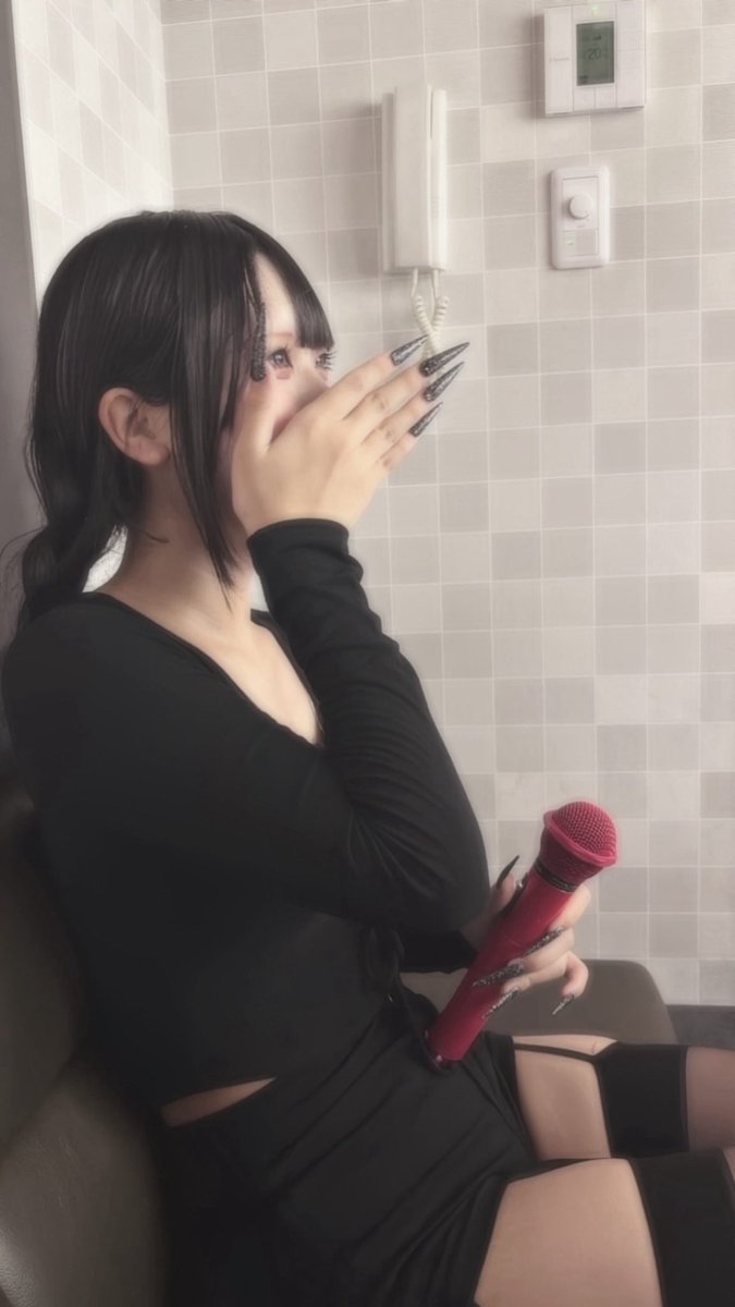 るり tweet media