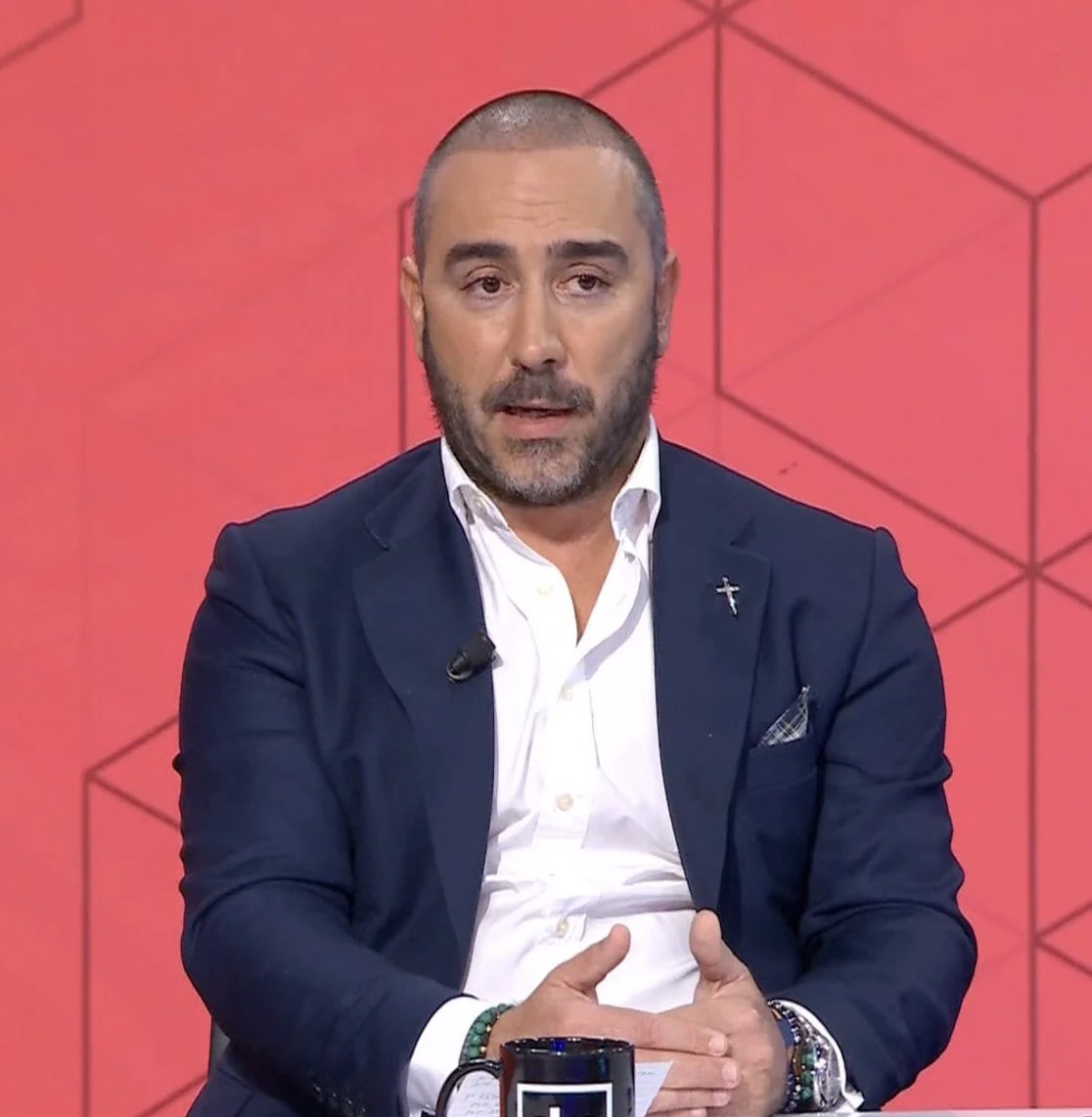El cantante Pablo en la carcel y el corrupto en la calle, esta es justicia que hay, bueno el corrupto es un lacayo del PP