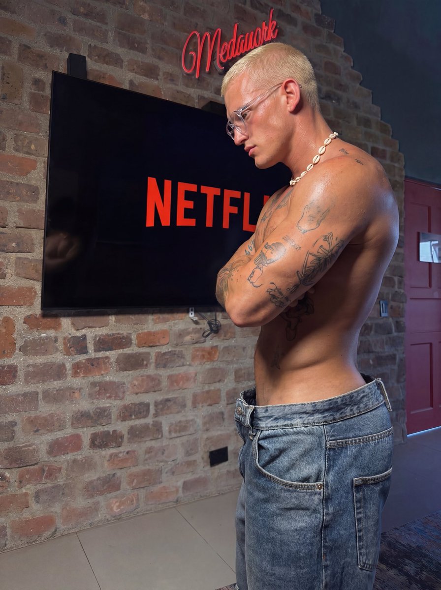 connershingg's tweet photo. Are we going to watch something new on Netflix? Come... #male https://t.co/HePMH2Nuxv
