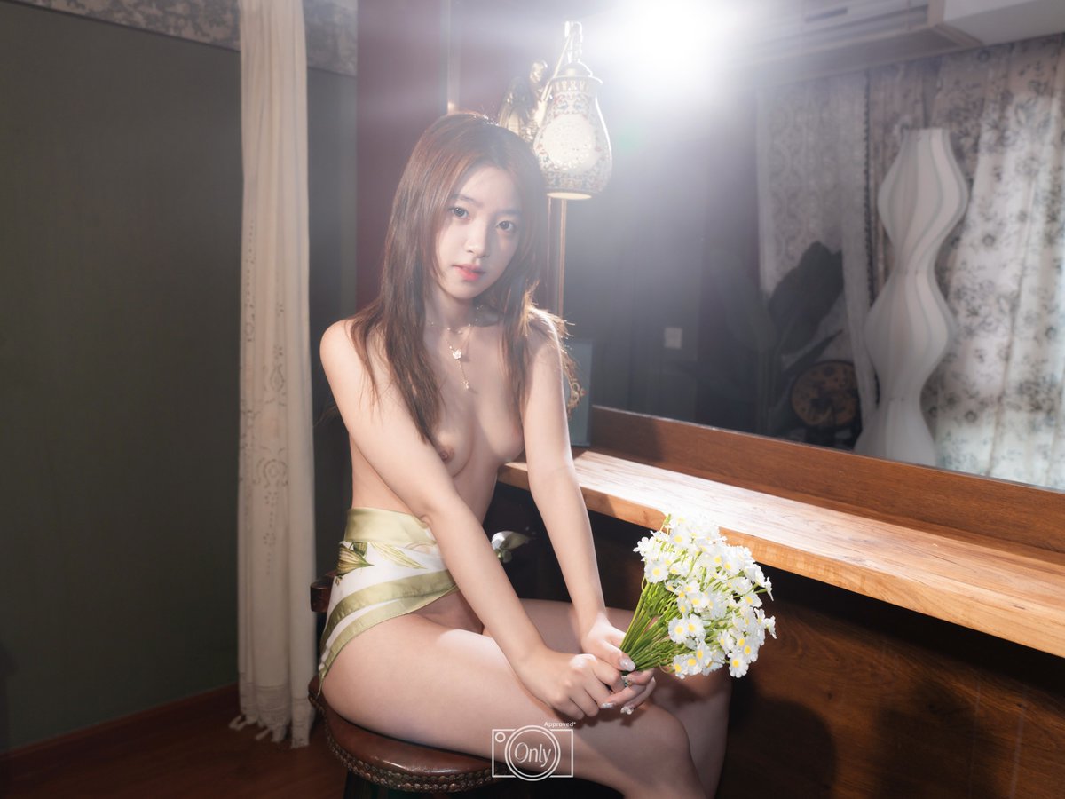 花儿为什么这样美？
Why she's so beautiful
摄影📷: @xpng018
模特🍡: @wnzi1318861 
原创投稿: @Fengsiyuan 
@DnewHome @wqganenshi_ 
#人体摄影 #nsfw #bodyart https://t.co/fLHaO2HzP9
