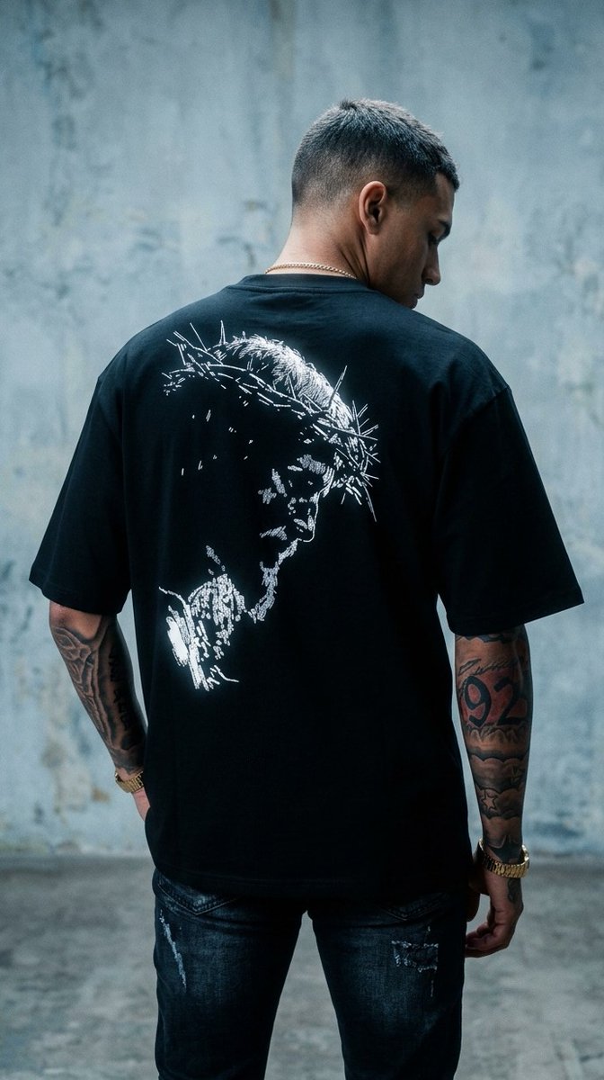 VokarisClub's tweet photo. Jesus is King. Oversized fit.