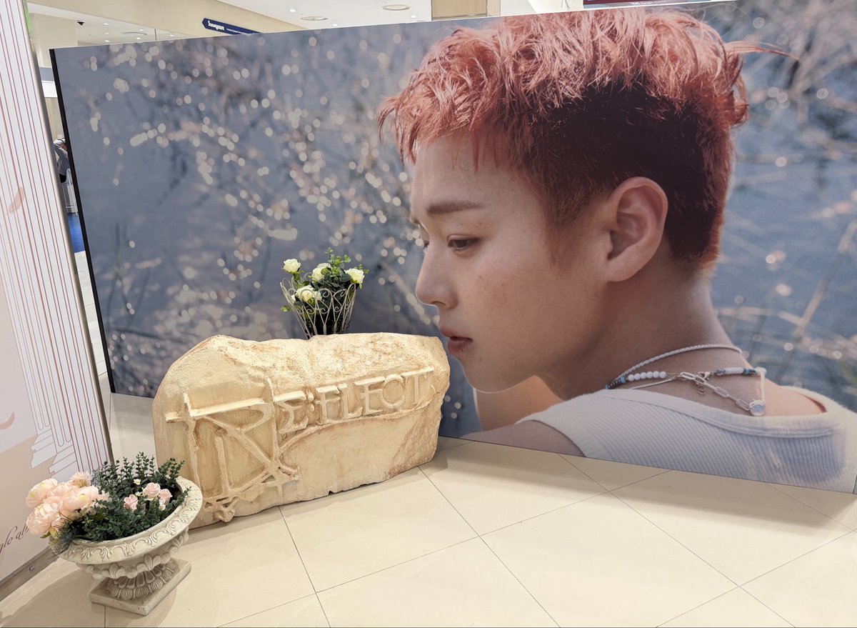 Winkming59's tweet photo. 음원발매일에 다녀왔는데 이제서야 올립니댜,,
지훈이를 크게 볼 수 있어서 너무 좋았구
신곡도 나와서 눈귀 다 너무 행복했어요.ᐟ .ᐟ
MD도 실물이 너무예뻐서 안살수가 없..🤍
너무 행복했던 기억이었습니댜🫶

#박지훈 #PARKJIHOON
#REFLECT #REFLECT_POPUP https://t.co/Ux6RmMJ5Ri