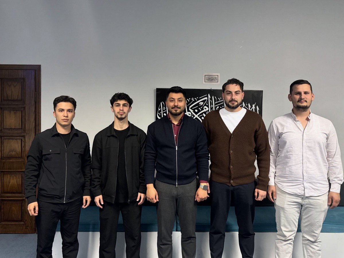 tuzlaakgenclik's tweet photo. Tuzla İlçe Gençlik Kolları Başkanımız @EyupKocalar ve yönetimimiz ile birlikte, TÜGVA Tuzla İlçe Başkanı Erdem Çalış’a hayırlı olsun ziyaretinde bulunduk. Gençlik çalışmaları üzerine verimli istişareler gerçekleştirip fikir alışverişinde bulunduk. Nazik misafirperverlikleri için teşekkür ederiz.