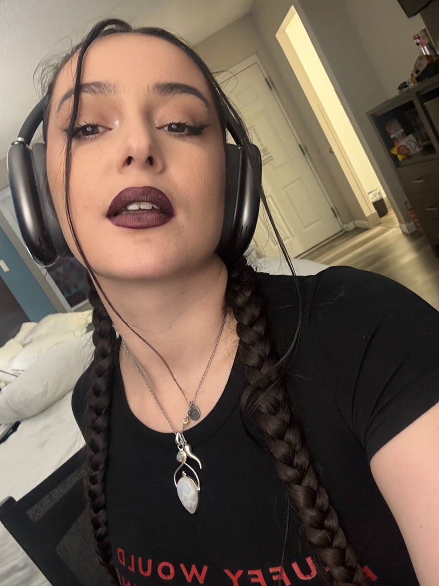 HuntressLynx 🐍👹 tweet media