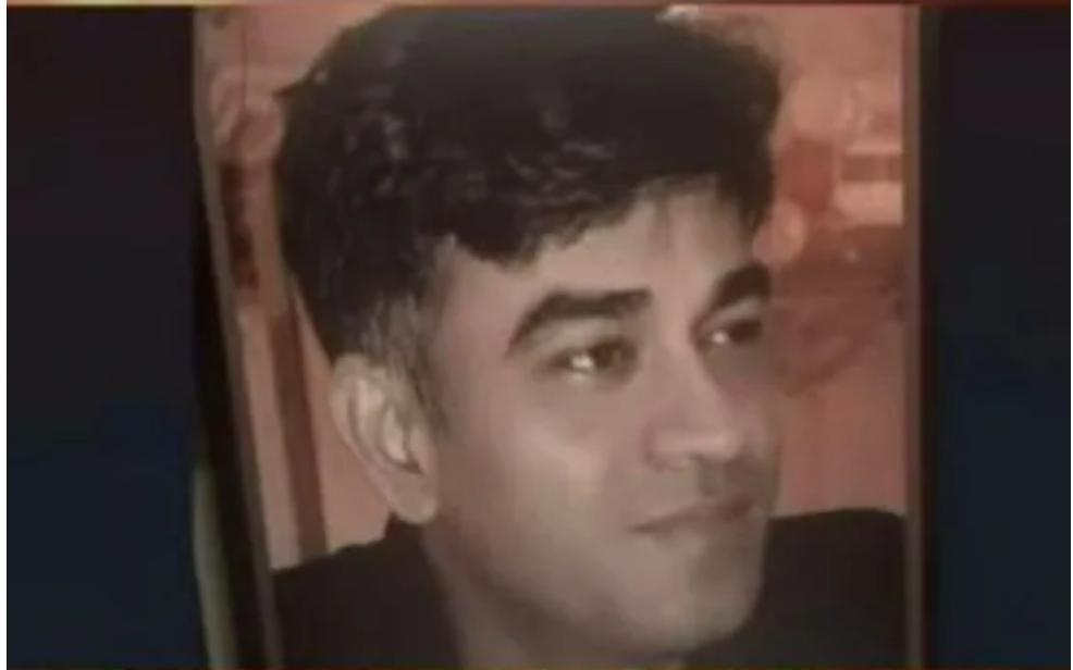 amankumar_live's tweet photo. सुवेंदु अधिकारी के PA की हत्या

पश्चिम बंगाल चुनाव में भवानीपुर सीट पर ममता बनर्जी को हराने वाले Suvendu Adhikari के निजी सहायक चंद्रनाथ रथ की मध्यमग्राम में गोली मारकर हत्या कर दी गई है. 
#BengalViolence https://t.co/mM9mp2H7NA