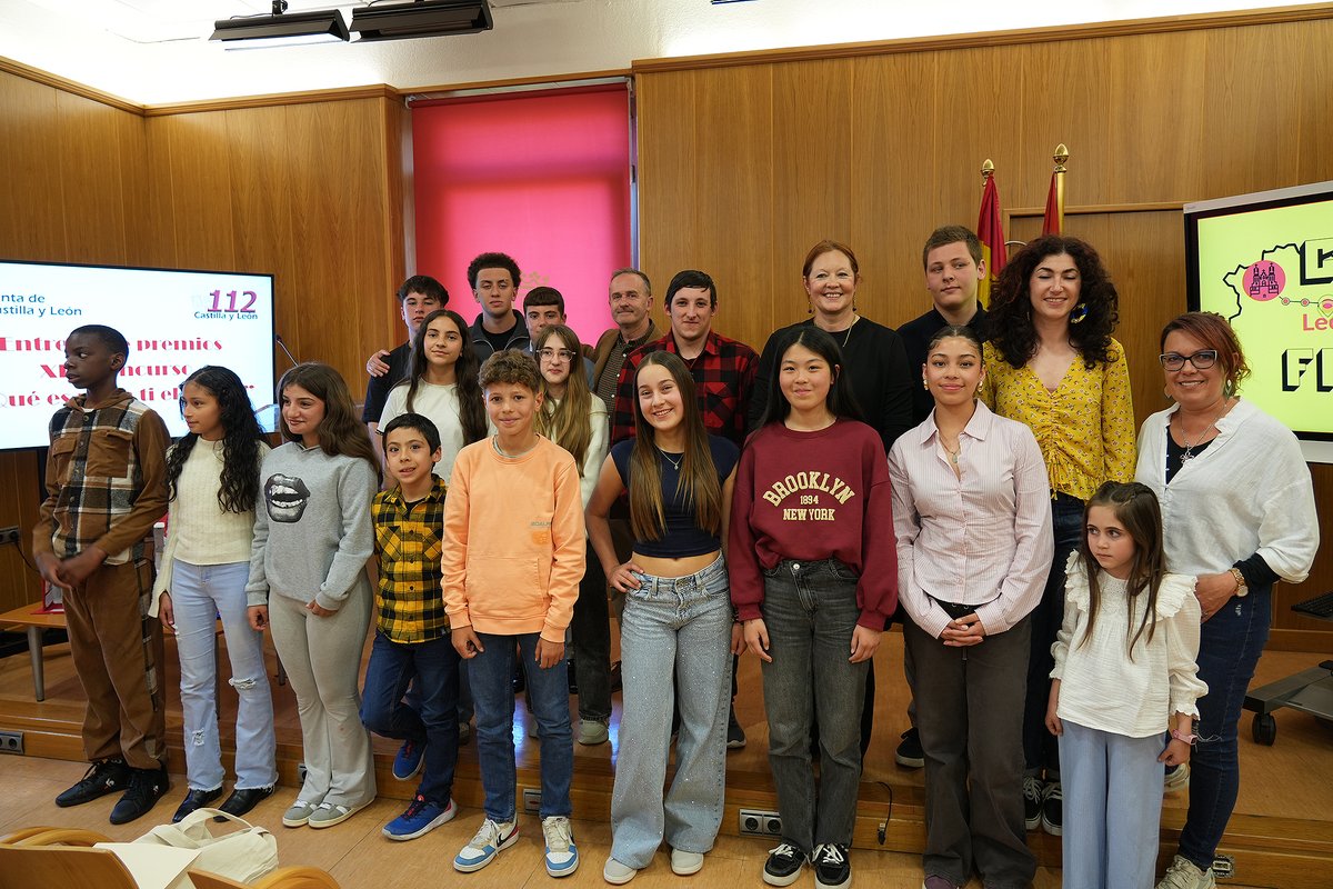 112cyl's tweet photo. Esta tarde la directora de la Agencia de #ProtecciónCivil y Emergencias de la @jcyl, @irenecortesc5 ha entregado los premios del concurso ¿Qué es para ti el 1-1-2? En este enlace, puedes ver los trabajos premiados. ¡No te los pierdas! #112cyl
https://t.co/REumPixPei https://t.co/wQ5H2uRcuF