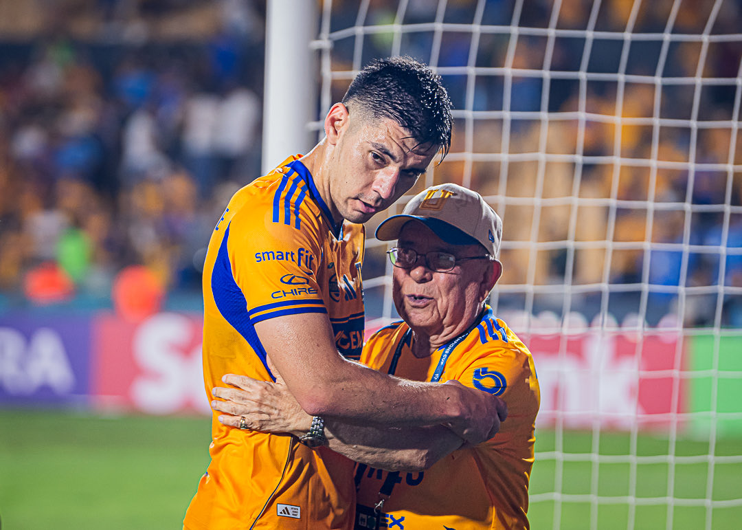 Que p**a locura lo de a noche 🐯🌋
 
Sin duda alguna la mejor afición incomparable, VAMOS JUNTOS POR EL OBJETIVO 🙌🏻🧠💛💙