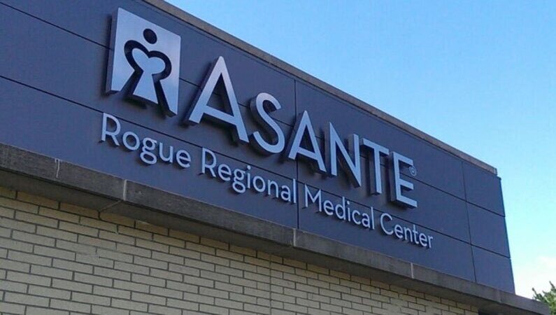 beaglezone's tweet photo. 🚨 Asante Health CEO Tom Gessel blames Oregon Policies for Business Decline:

Southern Oregon’s largest employer and community safety-net hospital system is in crisis.

$12 million loss in March alone. $16 million operating loss in first half of FY. Projected $50 million shortfall in 2027.

Commercial insurance now covers only 14% of patients; over 75% rely on government payers that reimburse below cost. 

More than 300 non-clinical positions to be eliminated. Inpatient and OB services consolidating from Ashland to Medford.

Full CEO letter here: https://t.co/E0EP50ZGIb

Oregon is experiencing a wave of dying or moving businesses due to leftist policies. It comes at the worst possible time as Oregon is one of the most indebted states in the country. Unless radical change occurs, Oregon can expect to see large businesses continue to leave, and Oregon will go bankrupt!