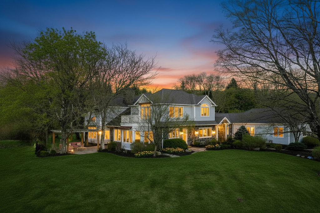 NPorterRealtor's tweet photo. https://t.co/saxcBXKncK  
🗝️Sold! 1.4M My listing My sale🌟
Super special homestead in LaGrange had multiple offers which led to an above ask purchase price.
Both Sellers and Buyers could not have been more amazing. This storybook sale was just about perfect. 
🙌 https://t.co/jVLqb6LtH1