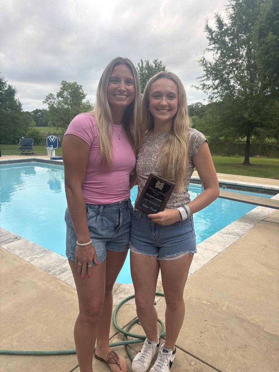 AnnaSmith077's tweet photo. I’m so grateful for this softball season and honored to receive the highest batting average award it means a lot and reflects all the hard work put in this year. This season has helped me grow as a person and player, and I’ll always be thankful for everything I learned. https://t.co/PbgCM1Hk4y