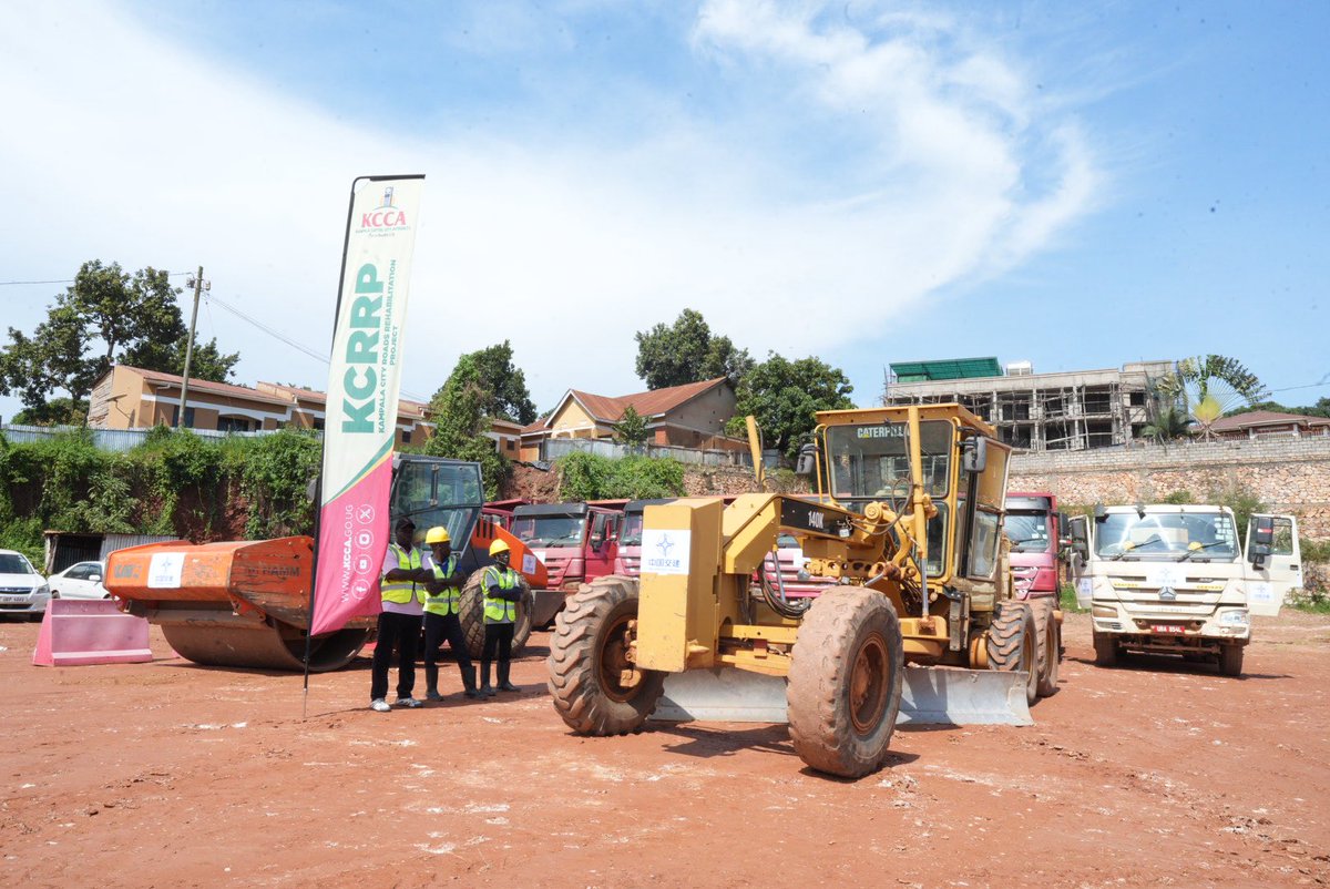 GideonSsekidde's tweet photo. Big day in Kiteezi.Groundbreaking for Mpererwe-Kiteezi-Kiti Road. @KCCAUG's got this. Smoother rides ahead. #GoldenPosts @KCCAUG
@KCCAED #KCCAatWork #KiteeziGetsBetter @GouInfrastruct https://t.co/ZH6PKyPScA
