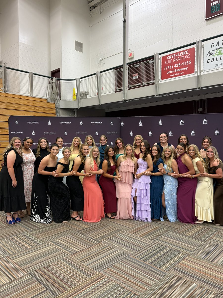FHUsoftball_'s tweet photo. Last night at the Roar Awards was so special for our Lady Lions🦁💛

A huge congratulations to our four Lady Lions who received awards! Seeing this team stand together, cheering, lifting each other up, and celebrating every moment. 

That’s what being a Lady Lion is all about💛 https://t.co/koZEU6MHZC
