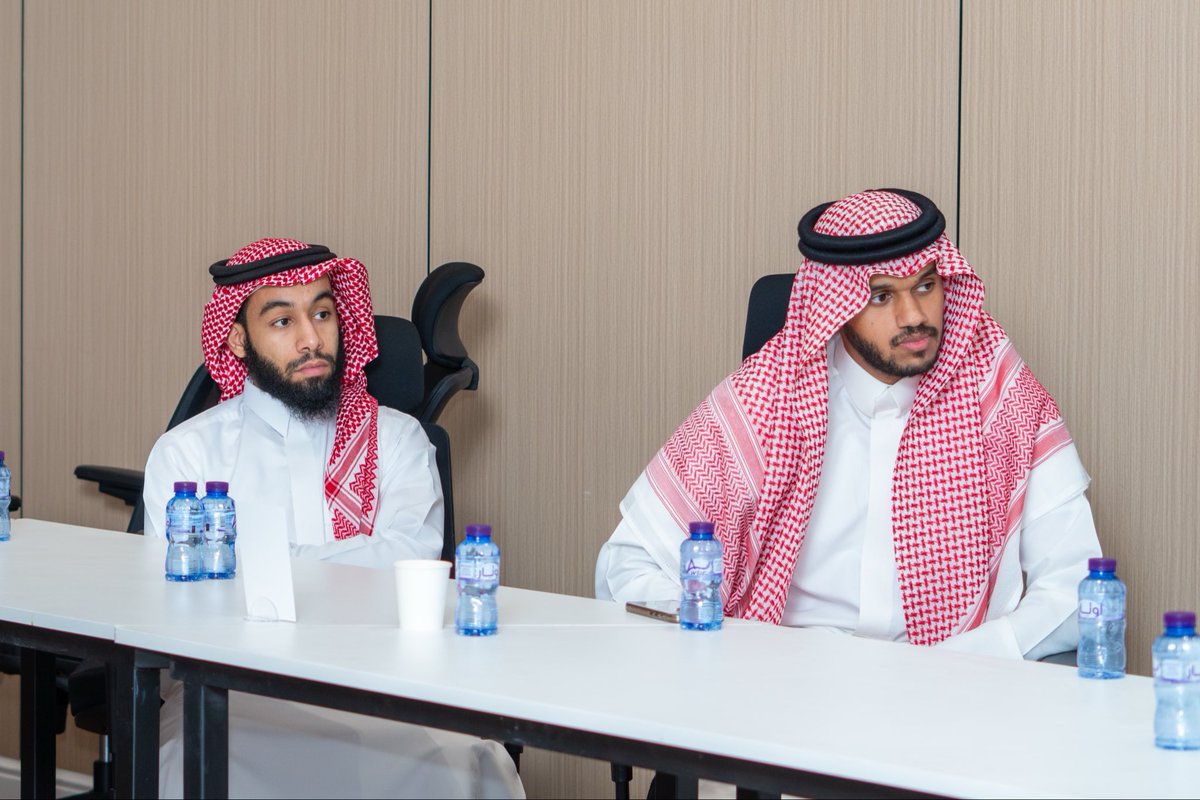 rusoo_sa's tweet photo. من معين السيرة إلى الميدان الشبابي ✨

مساحة ثرية جمعت العاملين مع الشباب بالدكتور عمر بن عبدالله العبيد، في لقاء أعاد وصل السيرة بواقع العمل الشبابي، وفتح نوافذ للتأمل في منهجها، واستلهم ما يمنح الشباب بصيرة في العمل أوضح، وحضورًا في الميدان أصدق، وأثرًا في المجتمع يمتد ويبقى.

#ديوانية_العاملين_مع_الشباب