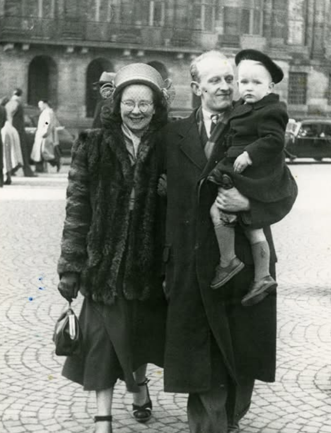 centro_anafrank's tweet photo. #UnDiaComoHoy en 1983 fallecía Bep Voskjuil.
🤝 Ella fue una de las cuatro #protectoras de la familia Frank mientras ellos y otras 4 personas se escondían en la #CasaDeAtras. https://t.co/906jXTVJ7h