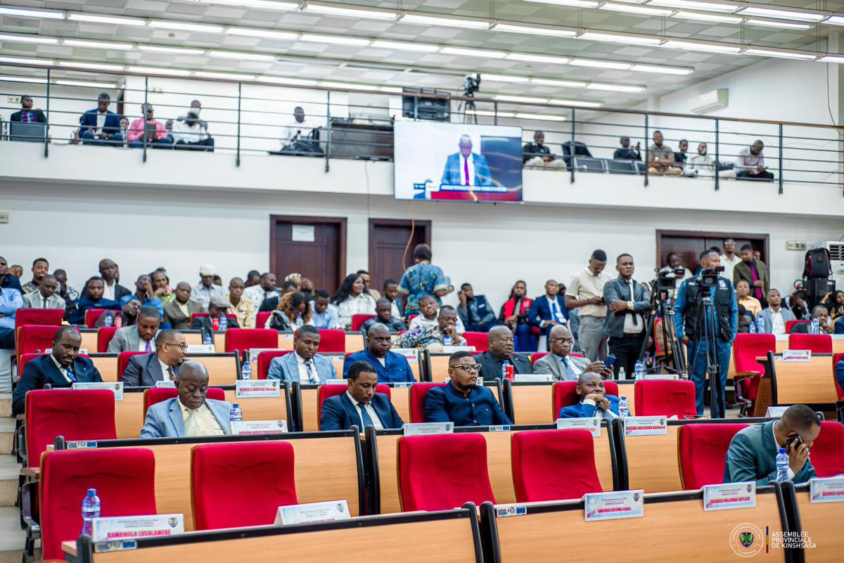 levimbuta's tweet photo. Dans le cadre du suivi rigoureux des affaires de notre province, j’ai conduit ce mercredi 06 mai 2026 une séance plénière de l’Assemblée Provinciale de Kinshasa, consacrée à plusieurs points d’intérêt majeur.

Quatre matières figuraient à l’ordre du jour, parmi lesquelles la lecture et l’adoption des procès-verbaux n°08 et 09/APK/SO/Mars 2026 des séances plénières du 29 avril 2026.

La plénière s’est poursuivie avec l’audition du Ministre provincial en charge de l’Éducation, Thierry Kabuya, à la suite de la question d’actualité qui lui a été adressée par l’honorable Diyabanza Mwananene Martyr.

Enfin, un huis clos a été décrété pour la présentation et l’adoption du rapport de la Commission de comptabilité et de contrôle des ressources de l’Assemblée Provinciale de Kinshasa, couvrant la période du 30 septembre 2025 au 29 mars 2026.

Je réaffirme mon engagement à conduire notre institution dans un esprit de rigueur, de transparence et de responsabilité, au service du bien-être des Kinoises et des Kinois.

#Kinshasa #AssembléeProvinciale #LeviMbuta #Gouvernance #Redevabilité #RDC