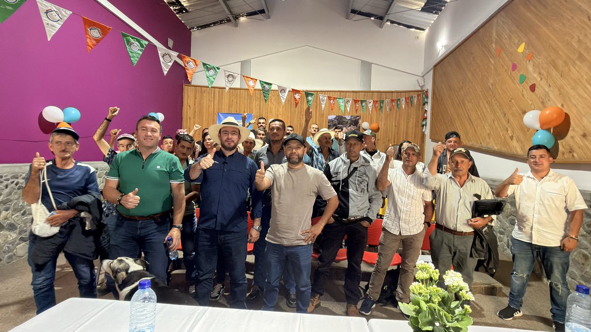 PDACaldas's tweet photo. Comprometidos con el bienestar de los #Caldenses 🤝 En #Pensilvania socializamos el proyecto de mejoramiento de vivienda (unidades sanitarias) con potenciales beneficiarios, promoviendo participación y conocimiento comunitario 🏡💧 Avanzamos hacia territorios más dignos. https://t.co/5OXFyHjW6h