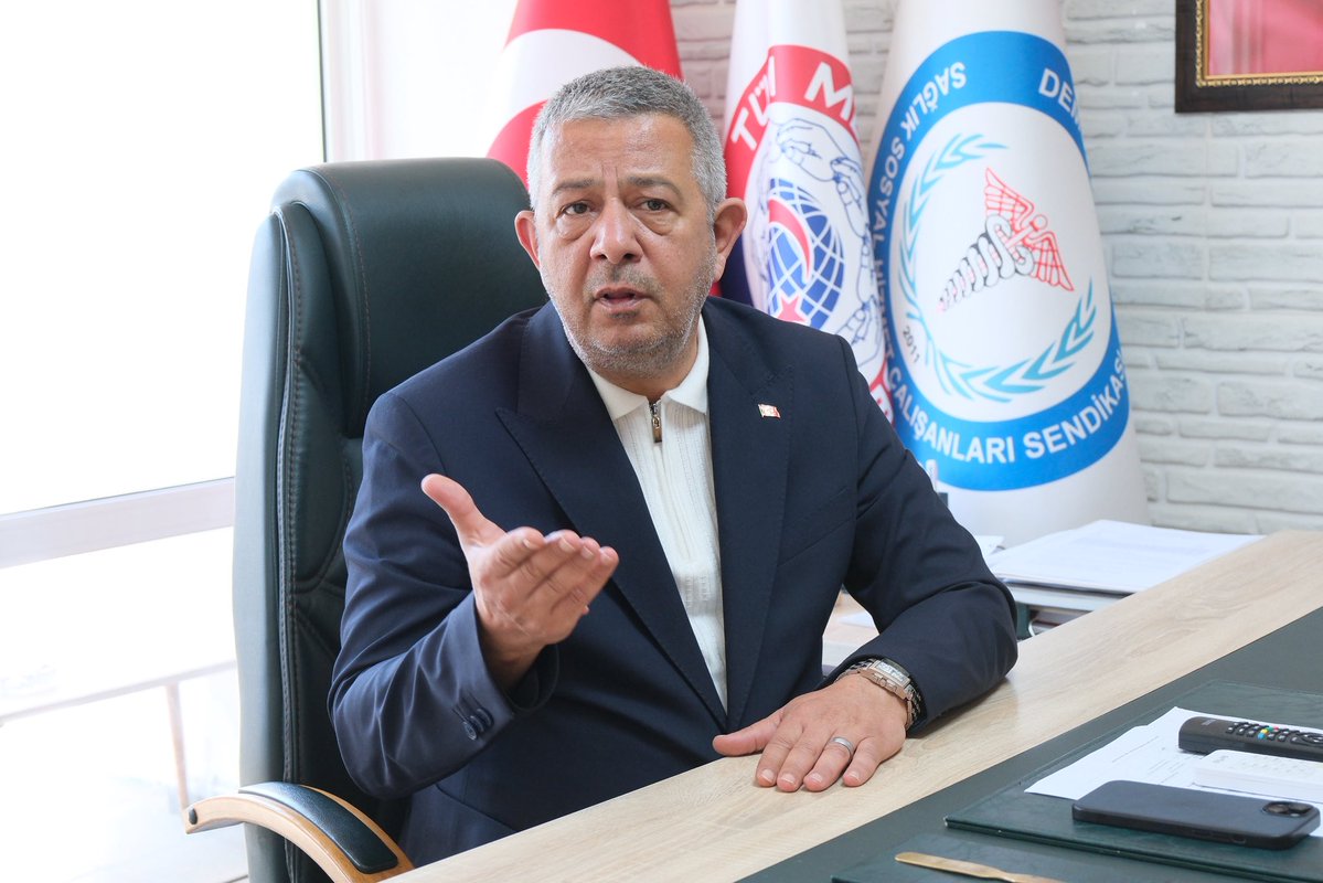 Bu memur sen’in kooperatif meselesi ile ilgili yazar çizerlere bakıyorum da sadece gülüyorum;

Sağlık sen, üyelerine İzmir/Çamdibi’nde 1+1, 2+1 ve 3+1 proje tanıtım sms’i gönderdi, hatta delikli kuruşa muhtaç hale getirdikleri memurun hayal dahi edemeyeceği projeyi üyelerine