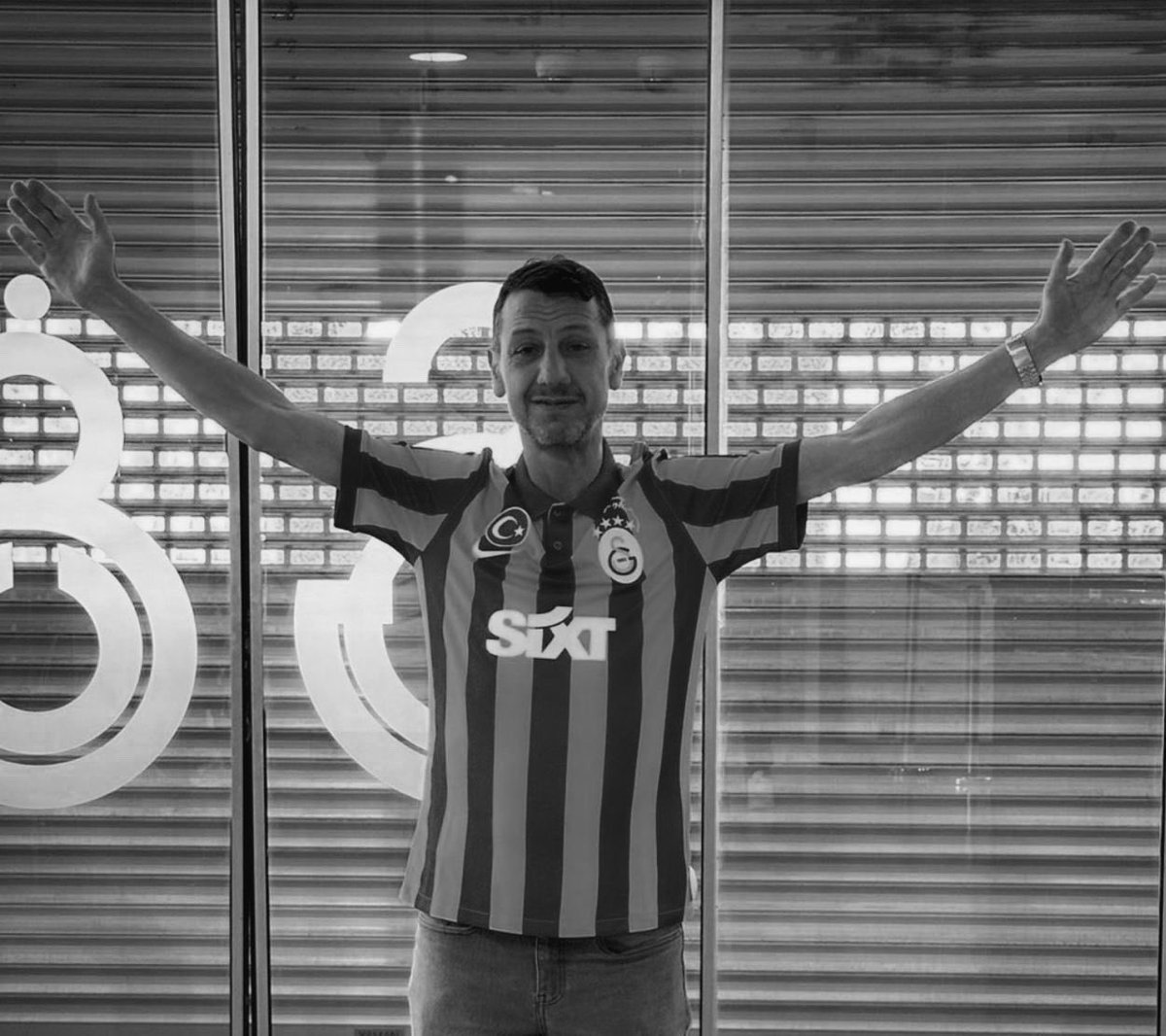 ultrAslan UNI tweet media