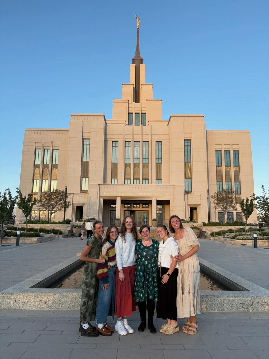 BlessedLDS's tweet photo. Yesterday, I was sealed to my parents at the Saratoga Springs Temple.

Mom, Dad, I love you and miss you. I'll see you again one day, and we can spend eternity with each other.

Big thank you to all four of my original missionary sisters (plus another) who were able to be there! #SaintsOnX