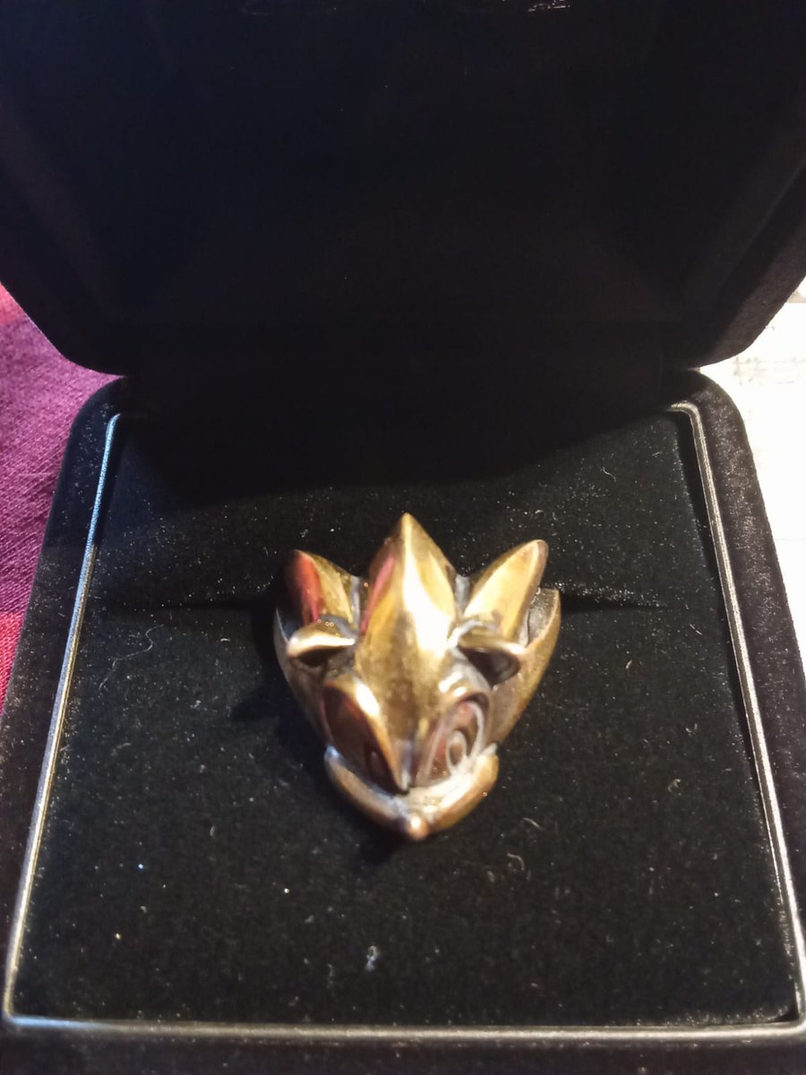 Will you marry me?

Jokes aside, I’m finding things I had completely forgotten I owned, like this Sonic 10th Anniversary ring!