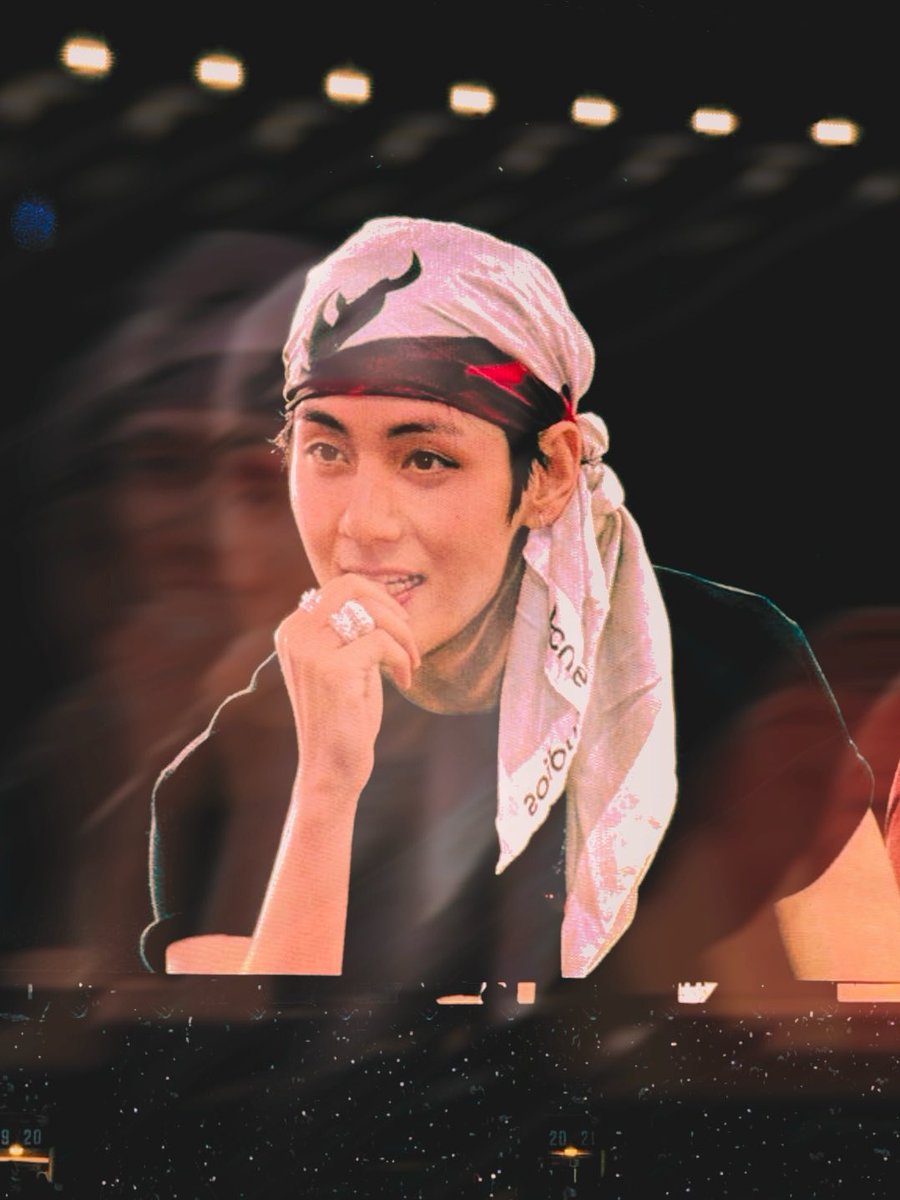 taehyung pretty hands tweet media