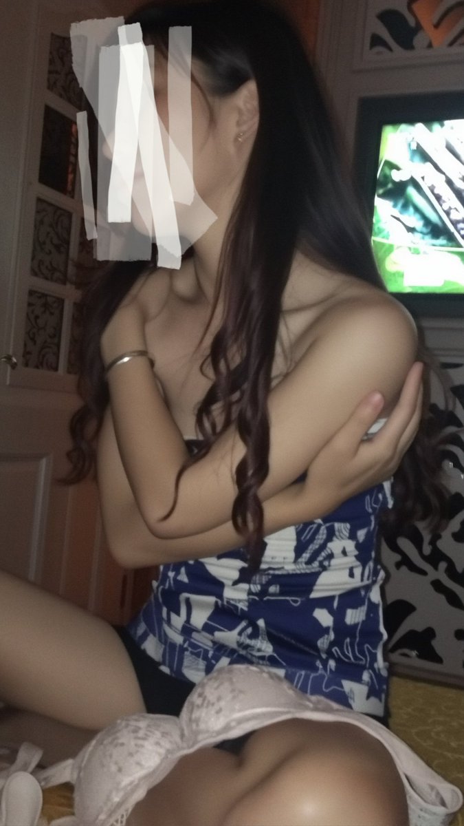 onlyka789's tweet photo. 五一出去玩，忘了给兄弟们分享68号了，对不起对不起，这小少妇还是有点东西的，首先是骚，其次颜值确有几分，
她把内裤扒开死命在我鸡儿上蹭，就是不给插，说是会所有规定，我可以摸她的逼，她给我打出来，我倒没那兴趣，要把宝贵的子弹留给小姨
（飞机群内所有照片无码无水印） https://t.co/CQNA9vN9SF