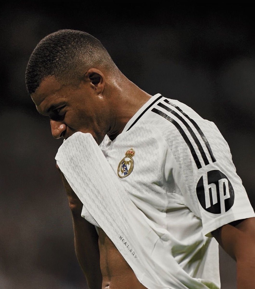 🚨 C’EST LA CATASTROPHE AU REAL MADRID !

▫️Une bagarre a éclaté aujourd’hui entre Tchouaméni et Valverde

▫️Une dizaine de joueurs refusent désormais d’adresser la parole à Arbeloa

▫️De nombreux joueurs ne se parlent plus dans les vestiaires 
 
▫️Antonio Rüdiger a giflé Álvaro