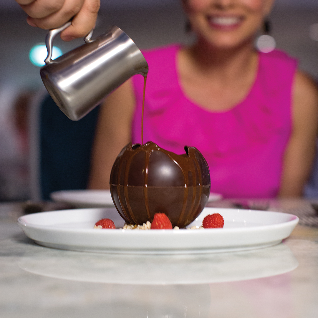 Cruisehub1's tweet photo. Not your average dinner reservation. Every bite onboard Royal Caribbean comes with ocean views and unforgettable experiences.
#RoyalCaribbean #CruiseLife #FoodieTravel #VacationVibes #CruiseHub https://t.co/MsZOArgPJ6