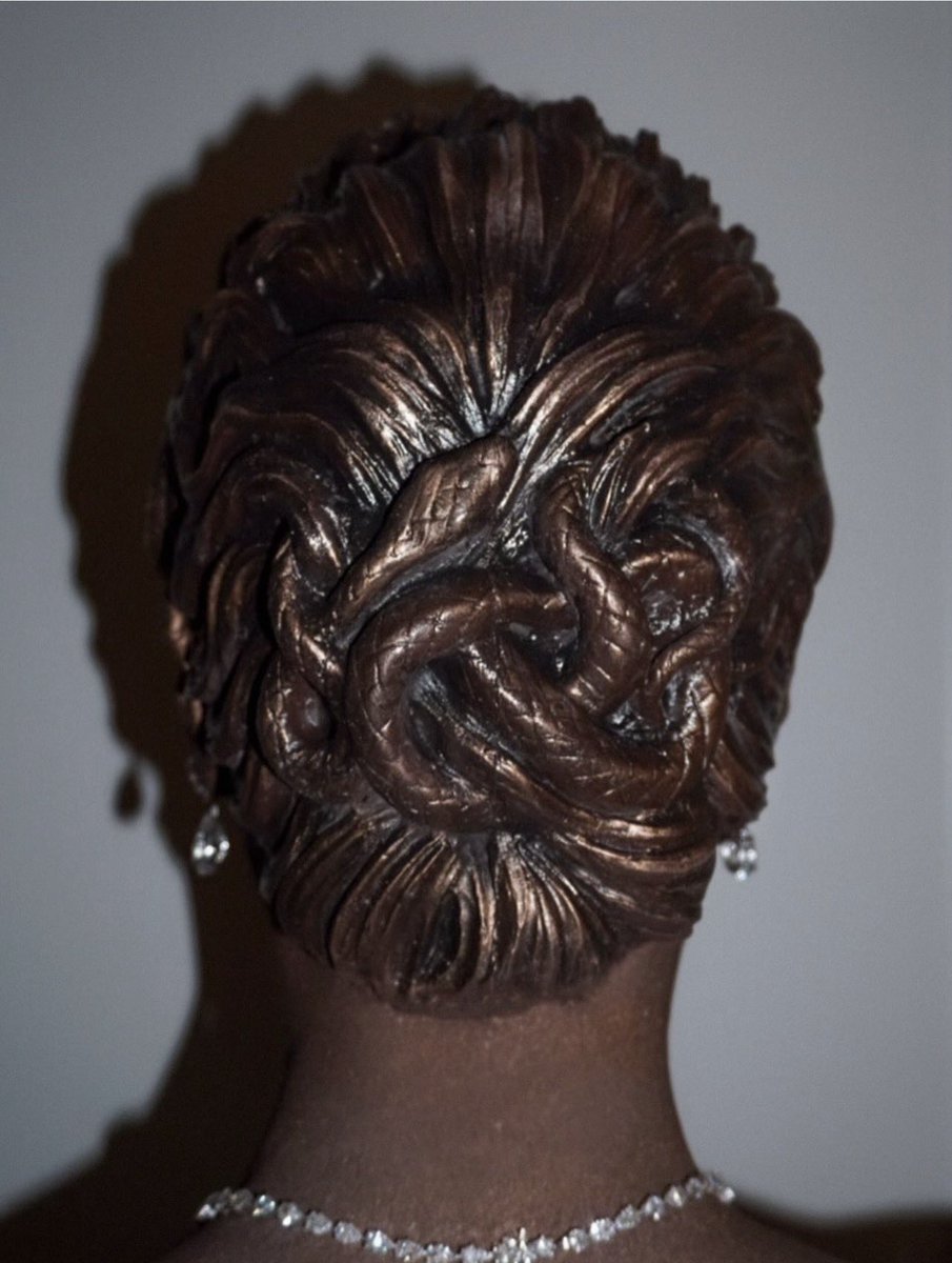 Anok Yai with a yet another memorable #MetGala look! The nod to Medusa is incredible!🖤🔥