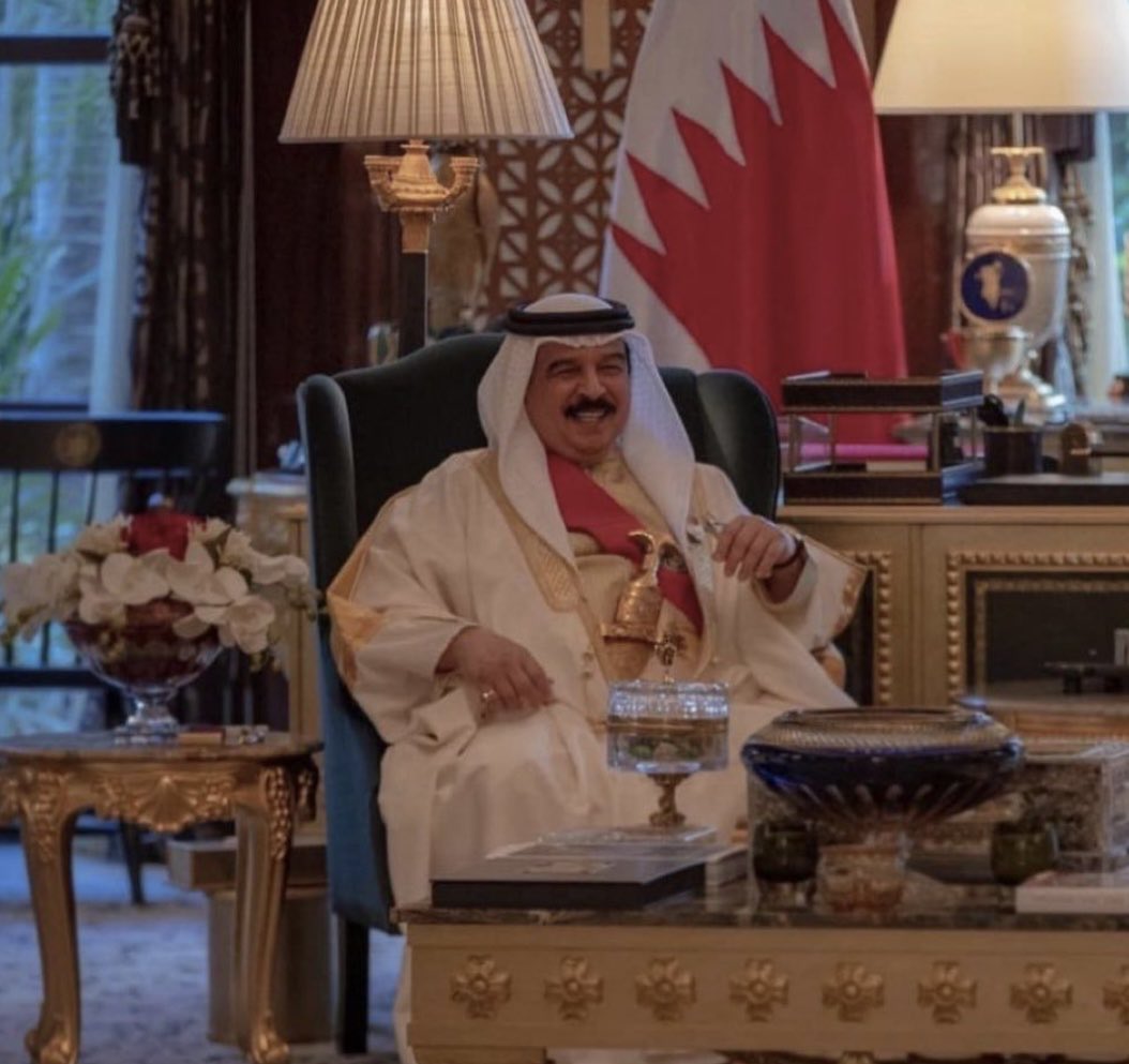 كلّي فخر لا قلت انا من دار مملكة حمد
اللي نموت بعشقها وبحبها ونحيا بها 🇧🇭
#البحرين_خط_أحمر