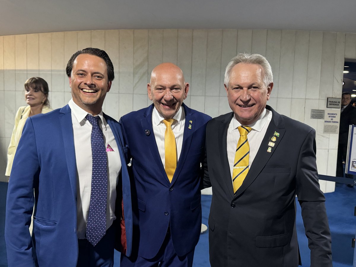 robprudencio's tweet photo. A posse do Senador @hermesklann  no Senado Federal marca um capítulo especial para Brusque. Ao lado do empresário brusquense amigo Luciano Hang, celebramos esse momento tão importante para Brusque e para Santa Catarina.#Brusque #SenadoFederal #HermesKlann #LucianoHang https://t.co/jrYwUdrQXs