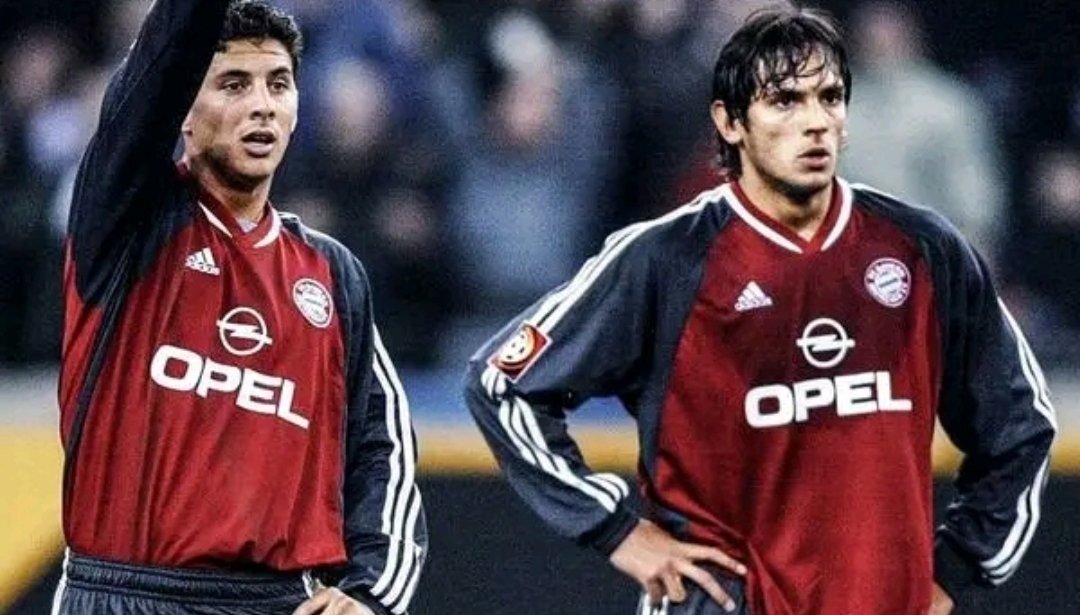 Claudio Pizarro🇵🇪 and Roque Santa Cruz 🇵🇾 at Bayern Múnich, 2002.