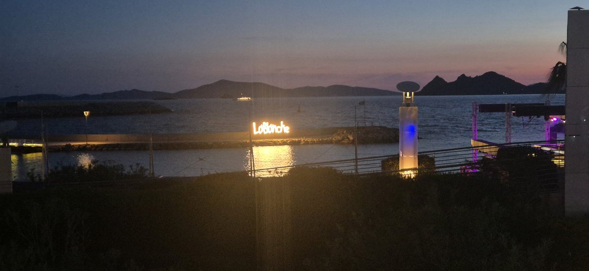 yoadrian100's tweet photo. Epic sunset 🌇 on holiday in turkey , epic hotel and perfect way to relax @DerekTheWeather @Sue_Charles @SabrinaJayneLee @Ruth_ITV https://t.co/9wMlgAbBod
