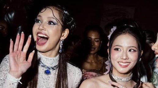 a jisoo não desgrudou delas 😭